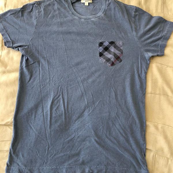 camiseta azul clara destonada burberry