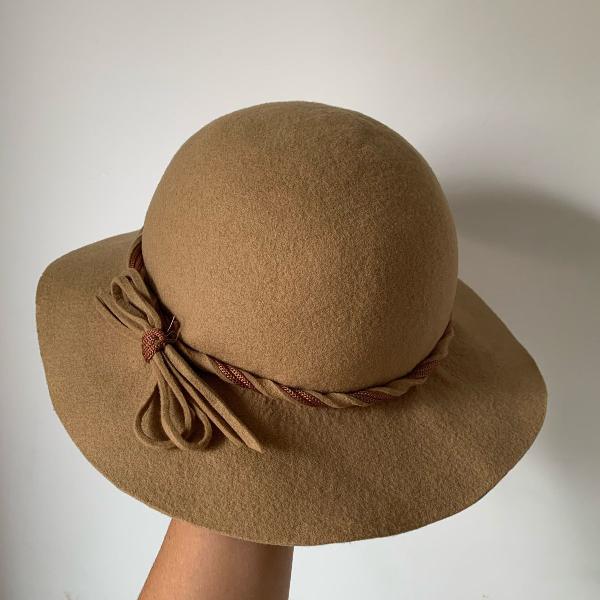chapéu feltrado bege vintage