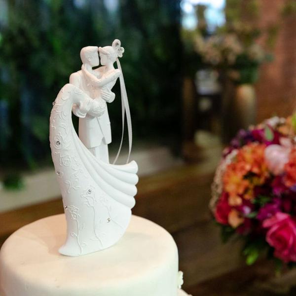 topo de bolo "noivos" em resina - cor branca - casamento