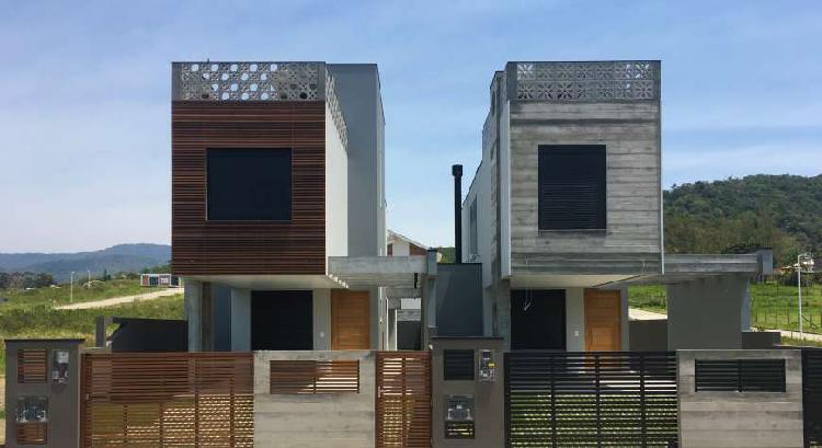 Casa com 3 suítes à venda, 129 m² por R$ 750.000 Ferraz -