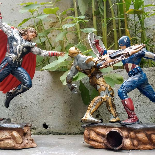 Diorama Thor + Capitão América Avengers 1/6 Iron Studios