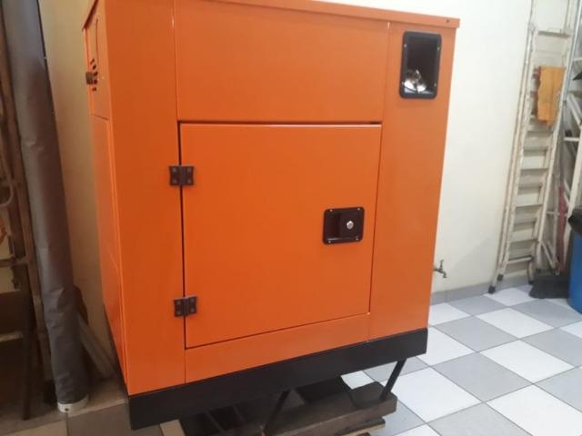 Gerador diesel 12KVA monofásico cabinado - oportunidade -