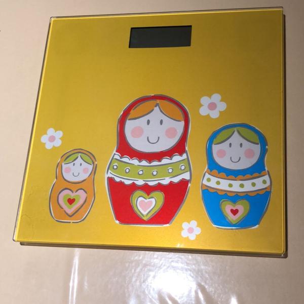 balança matryoshka