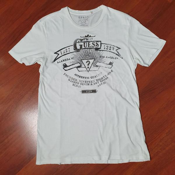 camiseta guess estampa