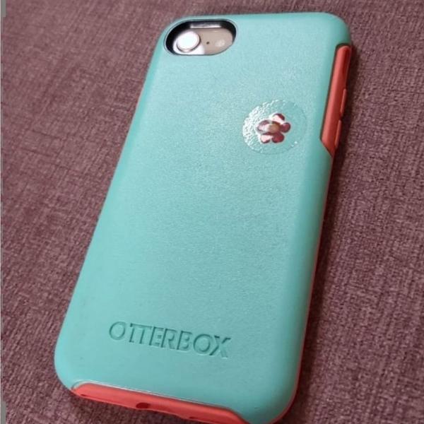 capinha otterbox rosa e azul