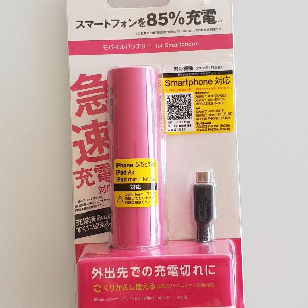 carregador externo na cor rosa marca elecom
