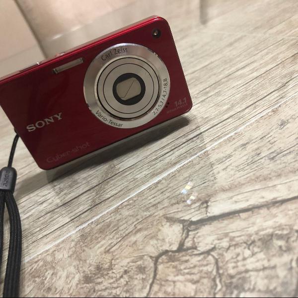 câmera digital sony vermelha