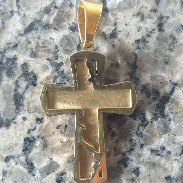 crucifixo folhado a ouro 18k