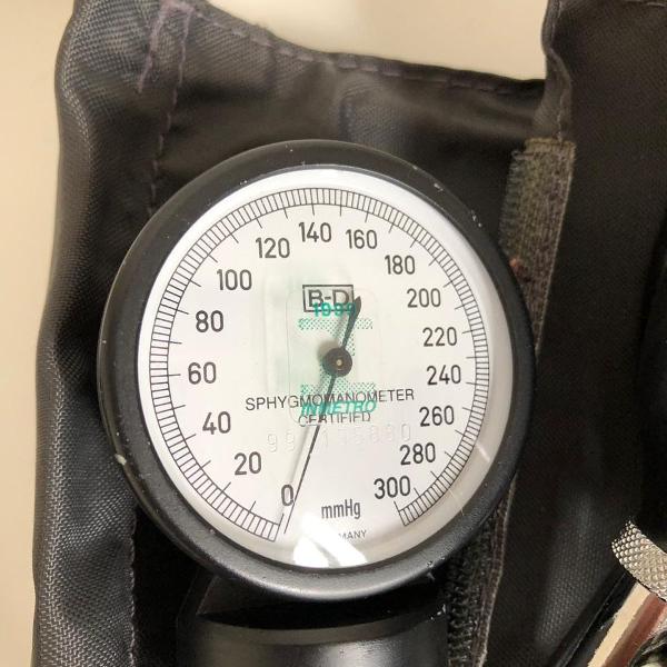 medidor de pressão e esfigmomanômetro