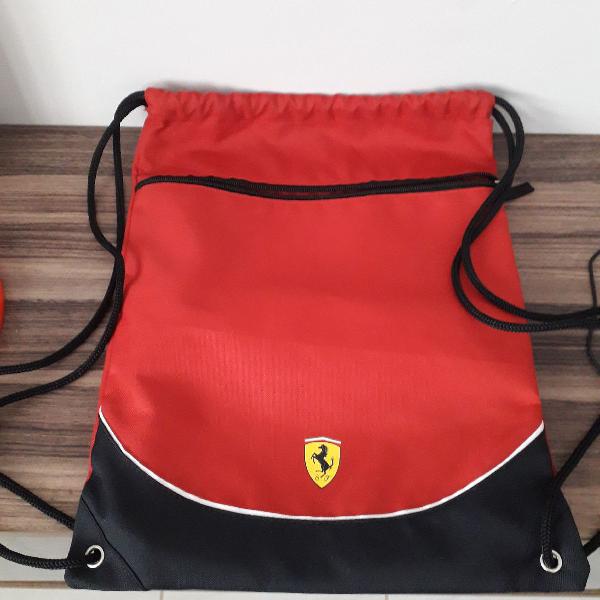 mochila estilo sacola Ferrari