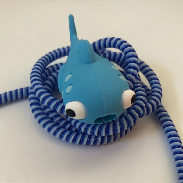 protetor de cabo para iphone e ipad peixinho azul