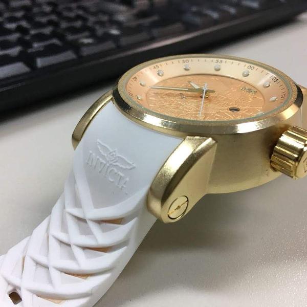 relogio de pulso invicta yakusa branco e dourado