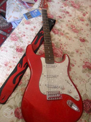 Guitarra Eagle Vermelha st e amplificador Novos