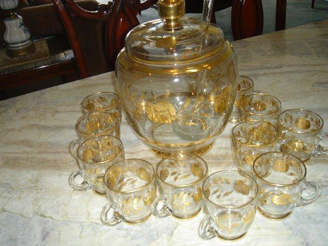 Poncheira de Cristal decorada com folhas em Ouro