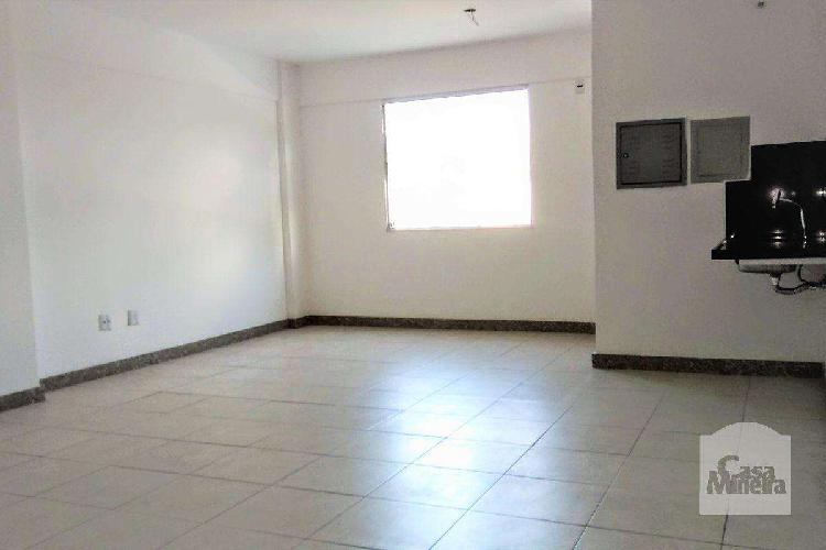 Sala, Estoril, 0 Quarto, 1 Vaga, 0 Suíte