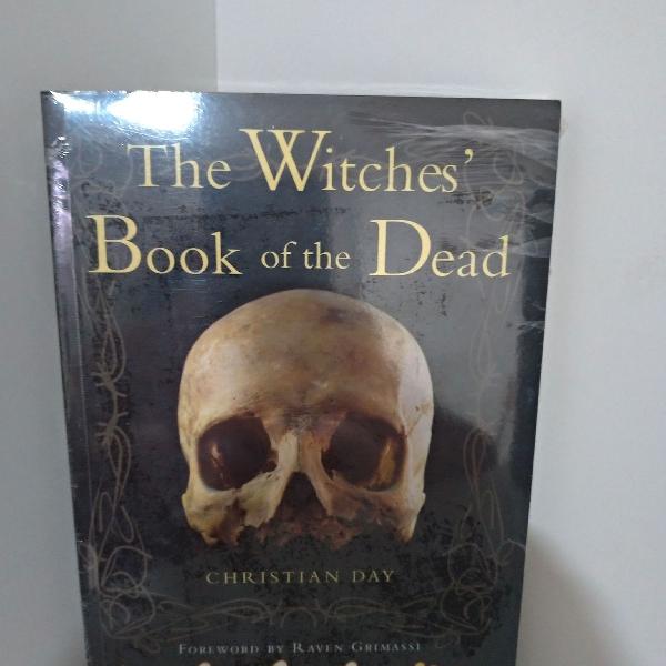 The Witches' Book of the dead inglês