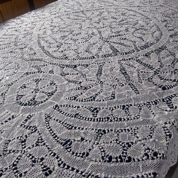 Toalha de mesa bordado renascença