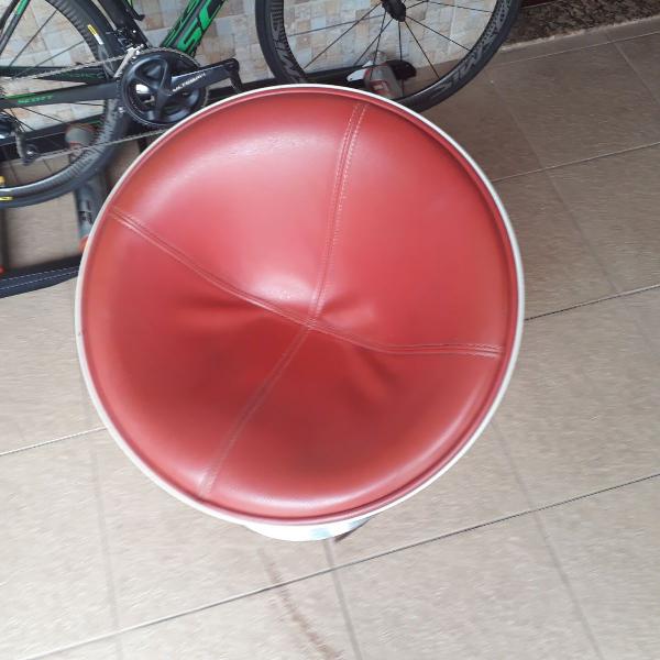 cadeira giratória de couro