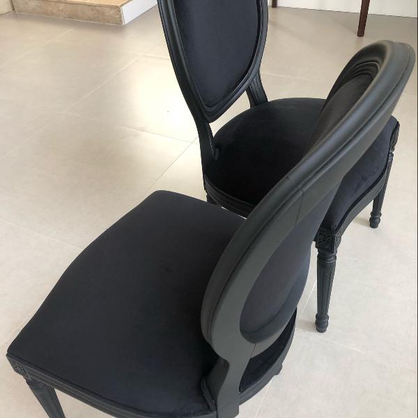 cadeira medalhão preta veludo preto