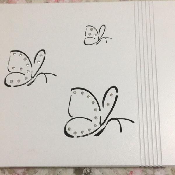 caixa branca de borboletas