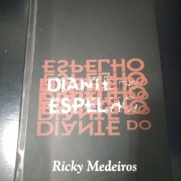 diante do espelho