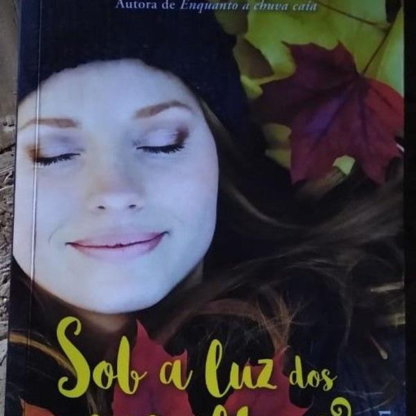 livro "sob a luz dos seus olhos"