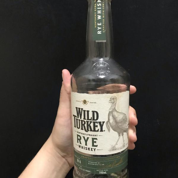 maravilhosa garrafa vazia de wild turquey rye