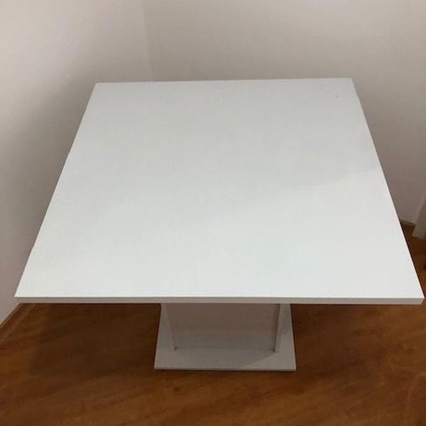 mesa branca quadrada