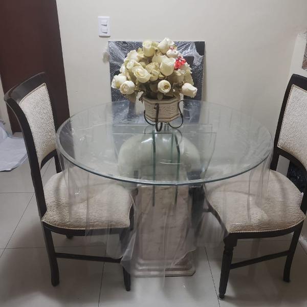 mesa de jantar com 4 cadeiras