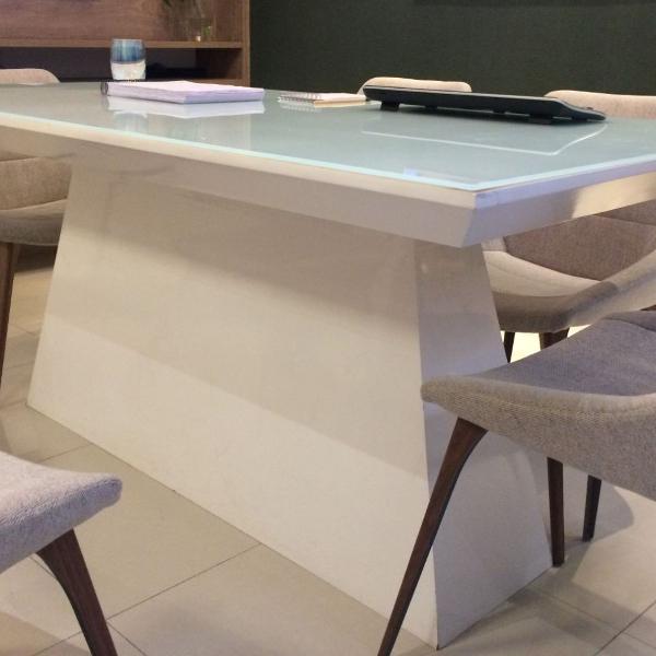 mesa laqueada branca com vidro