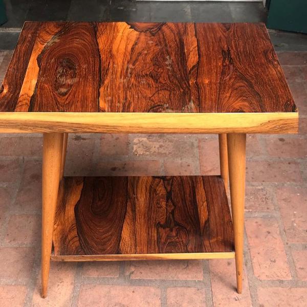 mesa lateral retangular em madeira com pé palito