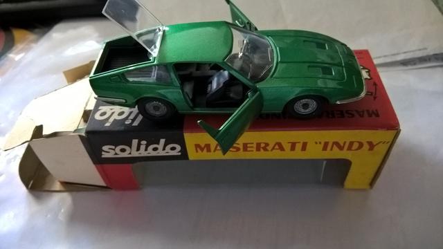 miniatura do carro maserati indi carroceria de aço verde