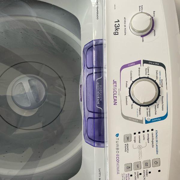 máquina nova de lavar roupas