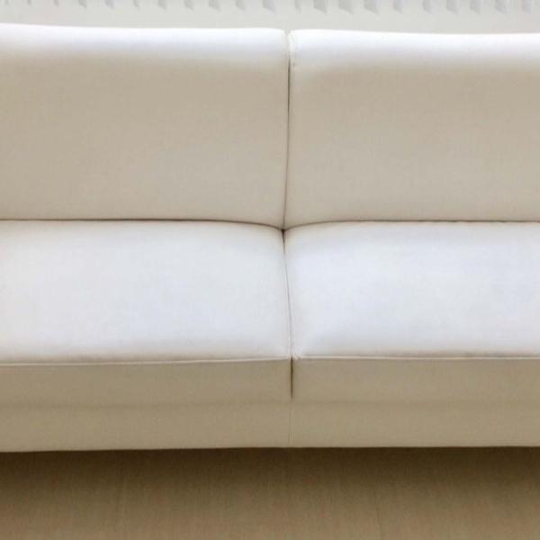 sofá de couro sintético branco 4 lugares