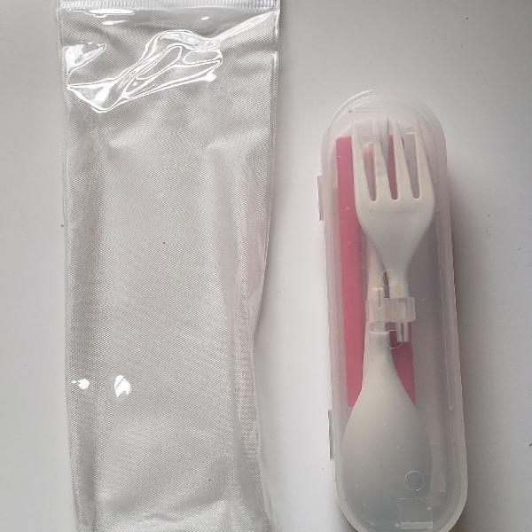 talheres rosa e branco