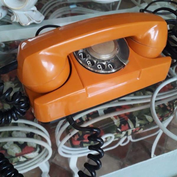 telefone antigo - marca starlite - gte de cor laranja.