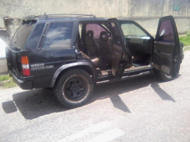 vendo ou negocio camionete nissan