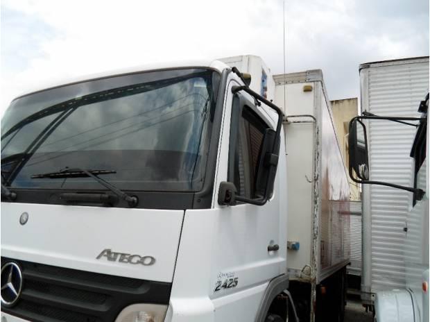 2425 MB ATEGO BRANCO TRUCK COM BAU CAMERA FRIA SEMI NOVO