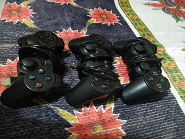 3 controles PS3, PS2 E PC barbada