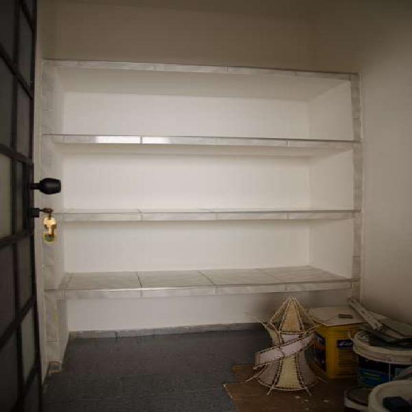 Casa para venda possui 226 metros quadrados com 3 quartos em