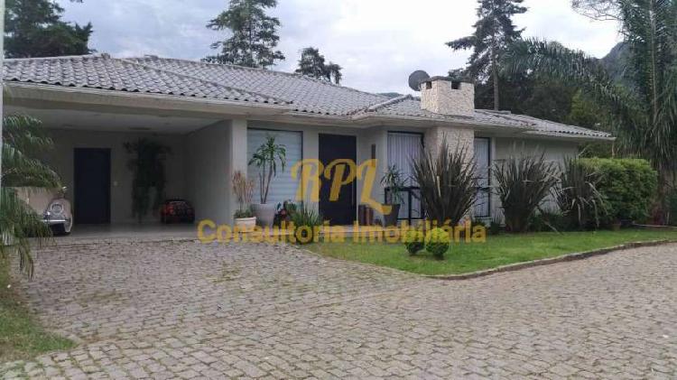 Casa à venda no bairro Mosela em Petrópolis/RJ