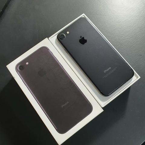 IPhone 7 32Gb preto fosco com acessórios