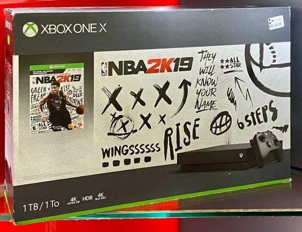 Microsoft Xbox One X Console 1TB Black + NBA2K19 - Produto