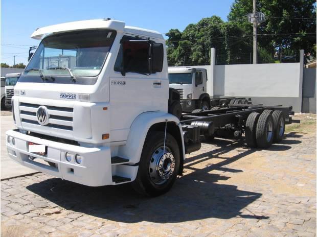 Volkswagen 23-220 6X2 2004 (Caminhão Truck)