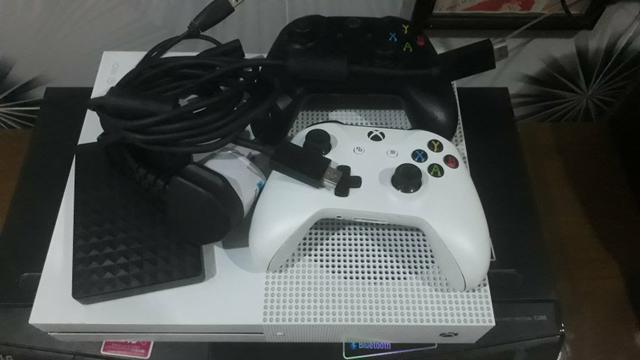 Xbox one S 1TB com JOGOS