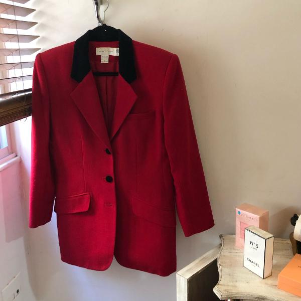 blazer em lãzinha vermelho com gola preta de veludo