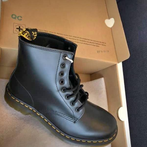 bota dr martens 1460