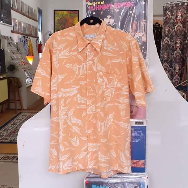 camisa floral vintahe anos 90