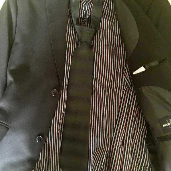 terno hugo de leon (preto), camisa e gravata