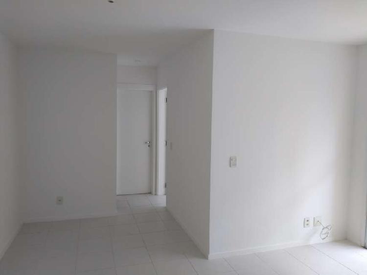 Apartamento 2 quartos/suíte.